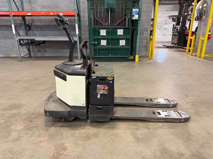 electric-pallet-jack-image-1