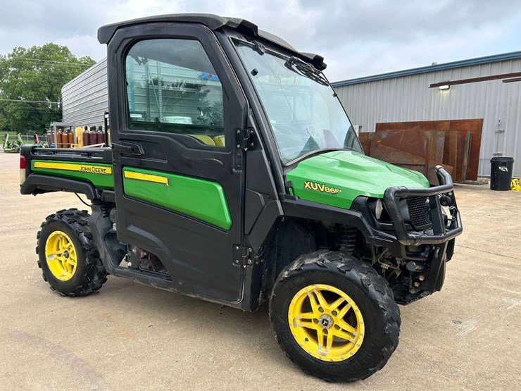 2019-john-deere-gator-image-2