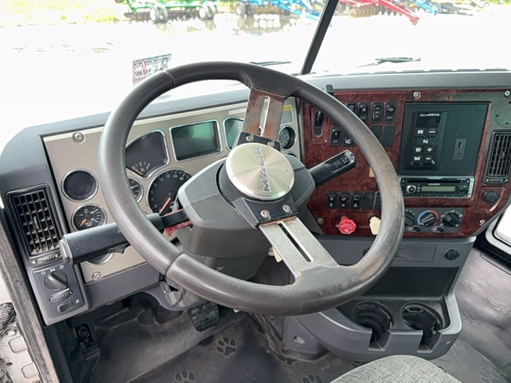 2012-mack-cxu613-image-47