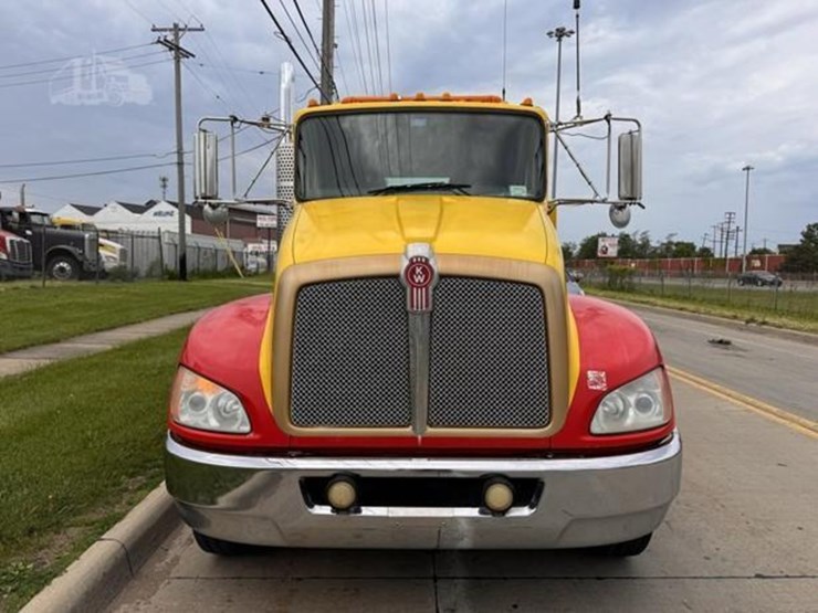 2011-kenworth-t300-image-2