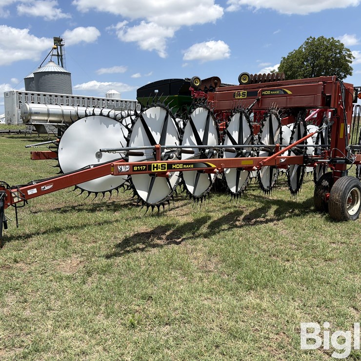 2020 H&S HD8117 17-Wheel Hay Rake