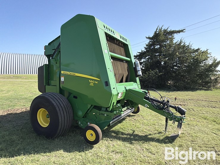 2022-john-deere-560m-image-3