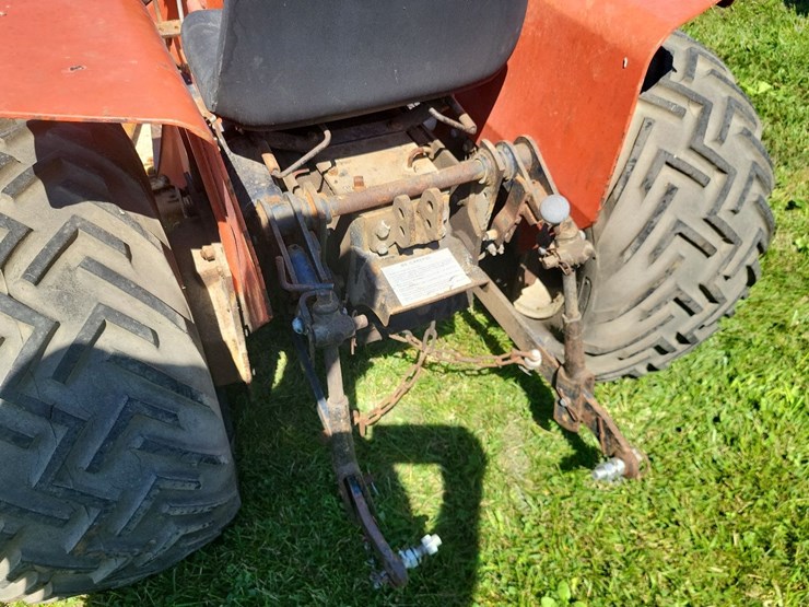 allis-chalmers-620-garden-tractor-w/mower-deck-image-16