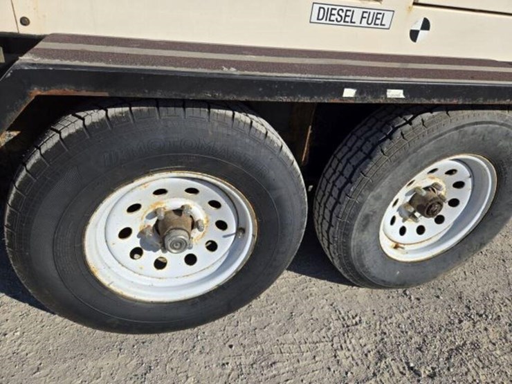 2019-caterpillar-xq230-image-30