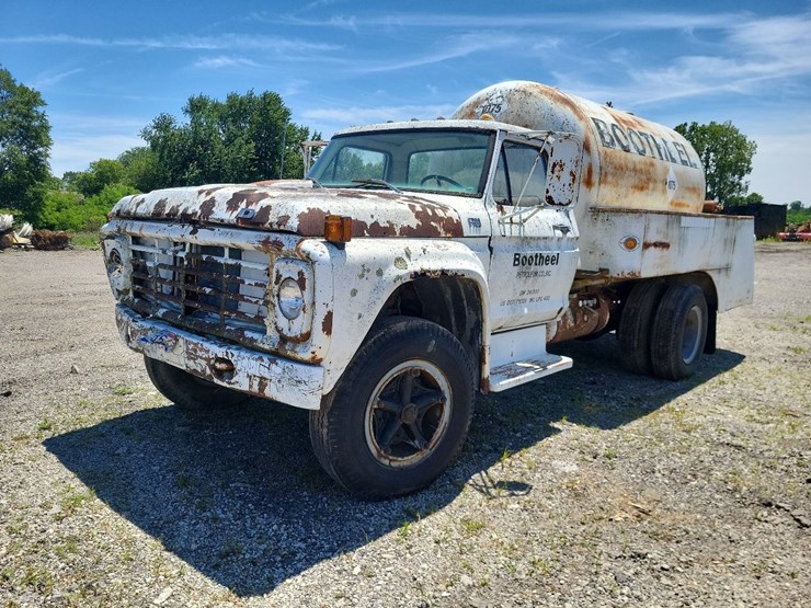 ford-f700-image-1