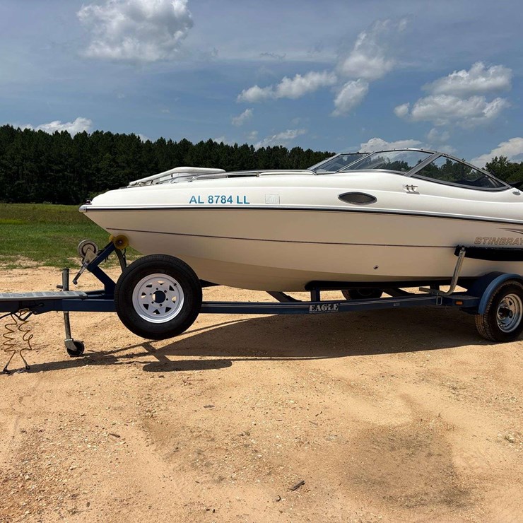 2004 Stingray 200cs Cabin Boat w/Trailer
