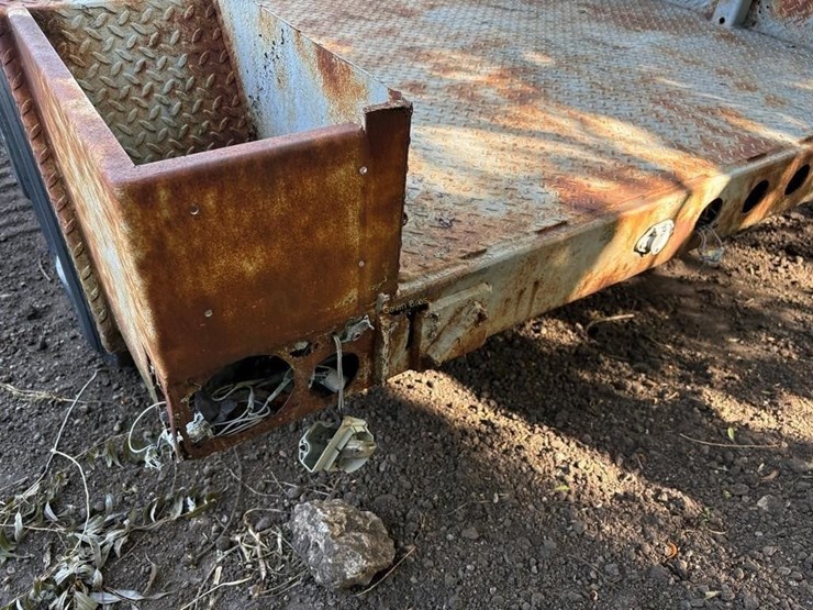 2001-butler-102"-x-65"-tandem-trailer-image-6