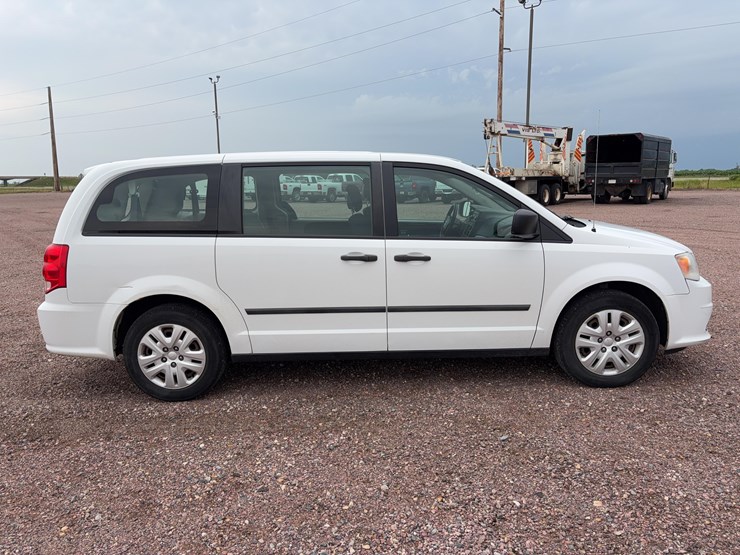 2014-dodge-grand-caravan-image-4