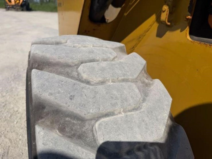 2014-caterpillar-262d-image-33