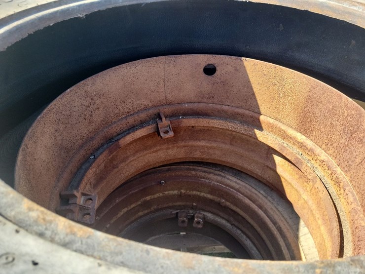 (1)-pair-of-18.4-34-t-rail-duals-and-(1)-18.4-34-tire-image-6
