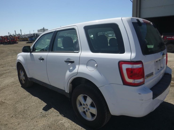 2010-ford-escape-image-5