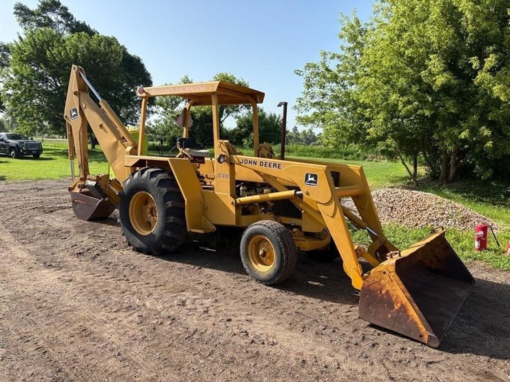 john-deere-jd410-tractor-loader-backhoe-image-1