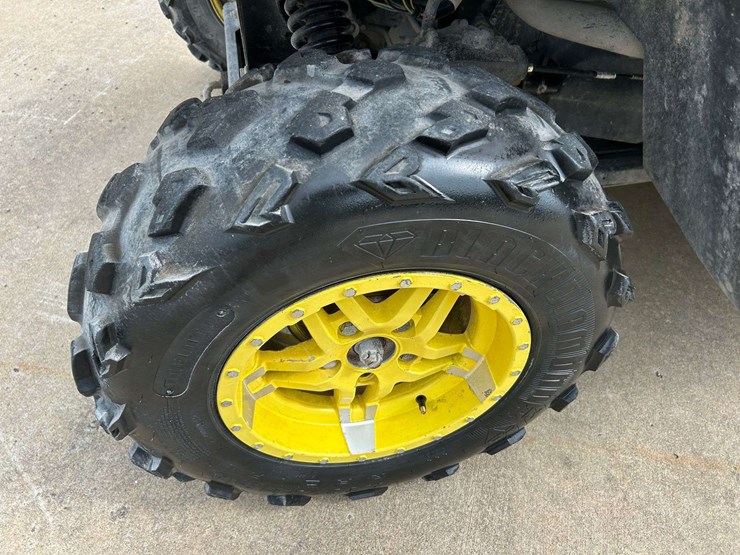 2019-john-deere-gator-image-16