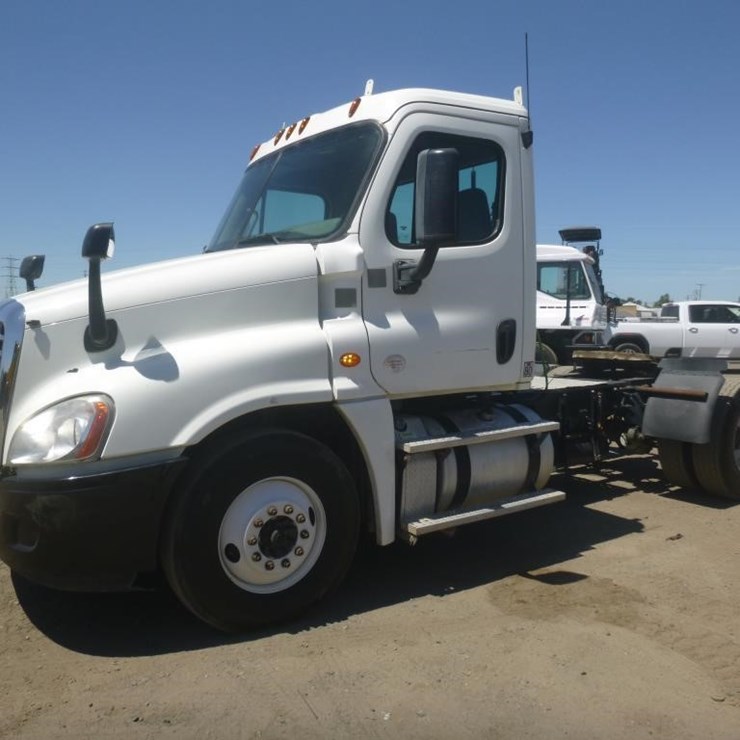 2015 FREIGHTLINER CASCADIA 125