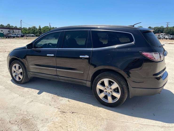 2017-chevrolet-traverse-image-2