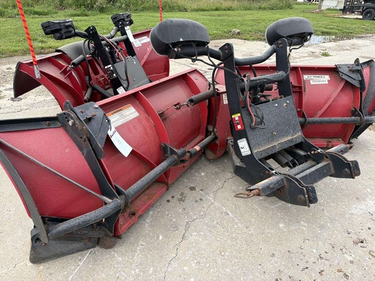 boss-8ft2in-power-v-snow-plow-w/-12in-extensions-image-3