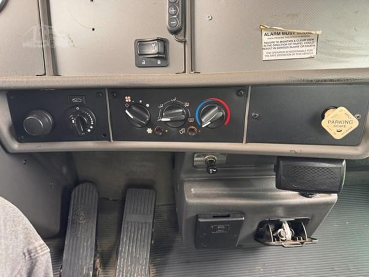 2011-kenworth-t300-image-11