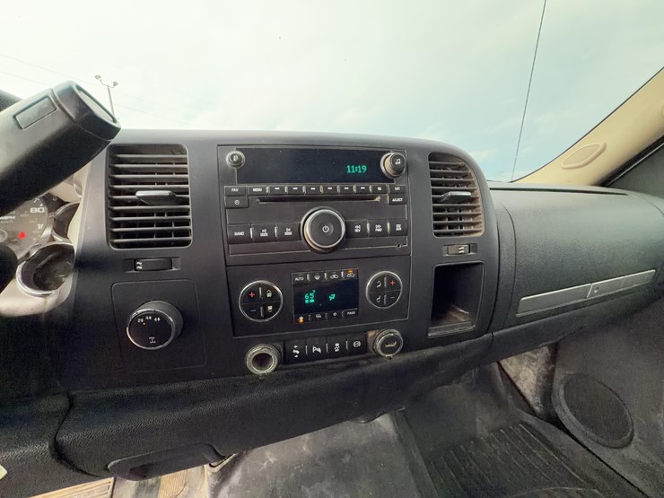 2014-chevrolet-silverado-2500-image-26