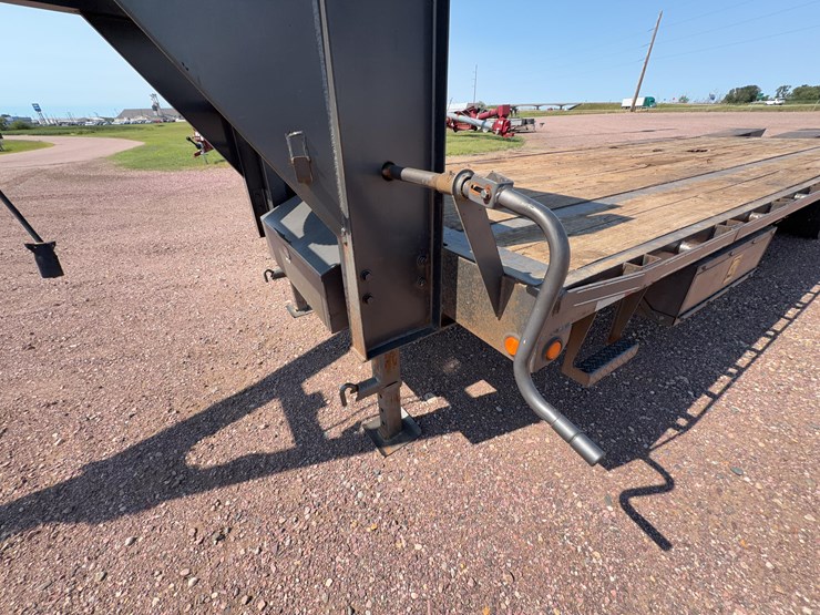2013-big-tex-gooseneck-trailer-image-16