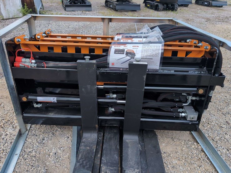 (1)-wolverine-skid-steer-pallet-fork-hydraulic-adjustable-pfa-11-3300g-image-2