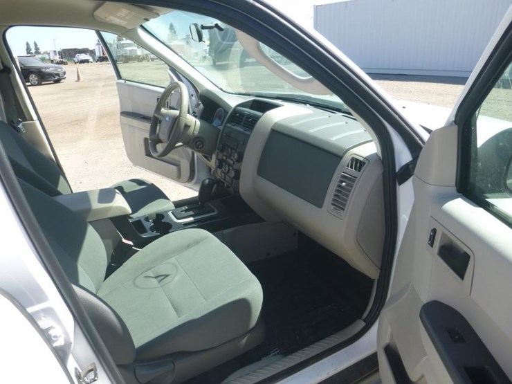 2010-ford-escape-image-7