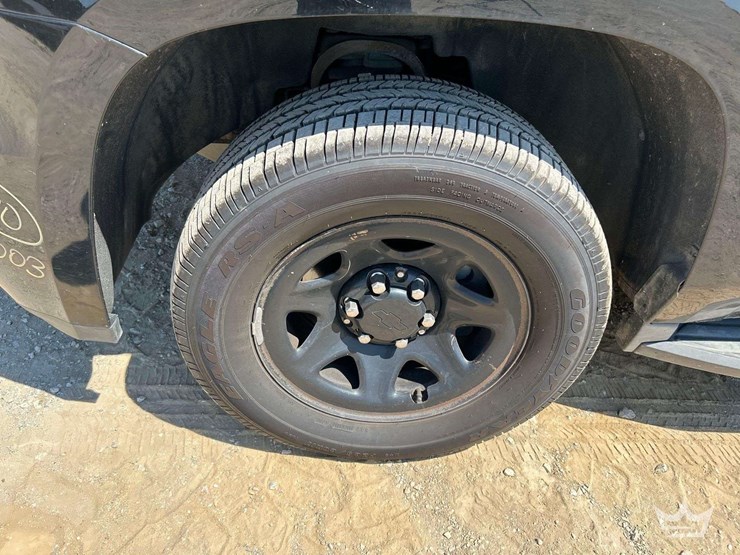 2016-chevrolet-tahoe-image-25
