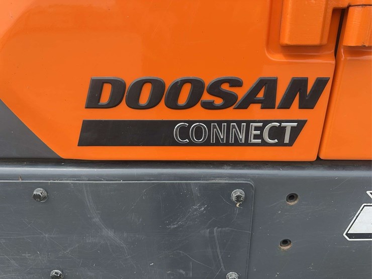 2023-develon-dx89r-excavator-with-2-buckets-image-32