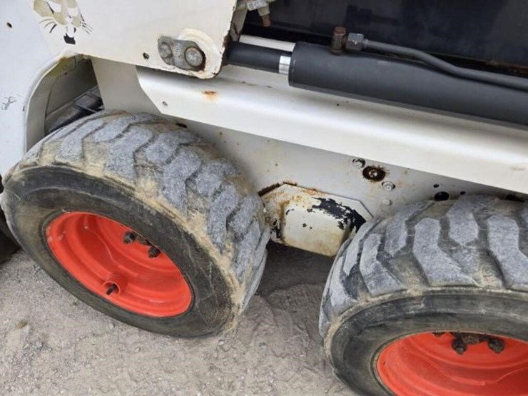 2012-bobcat-s70-image-8