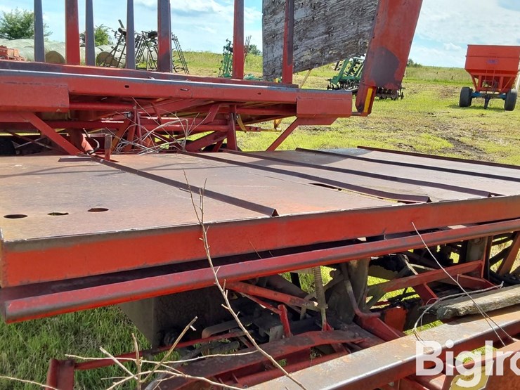 new-holland-1033-image-17