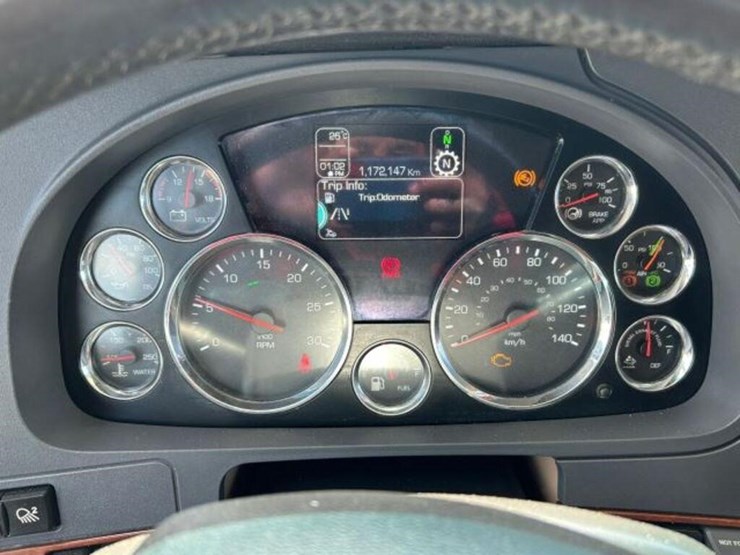 2020-kenworth-t680-image-13
