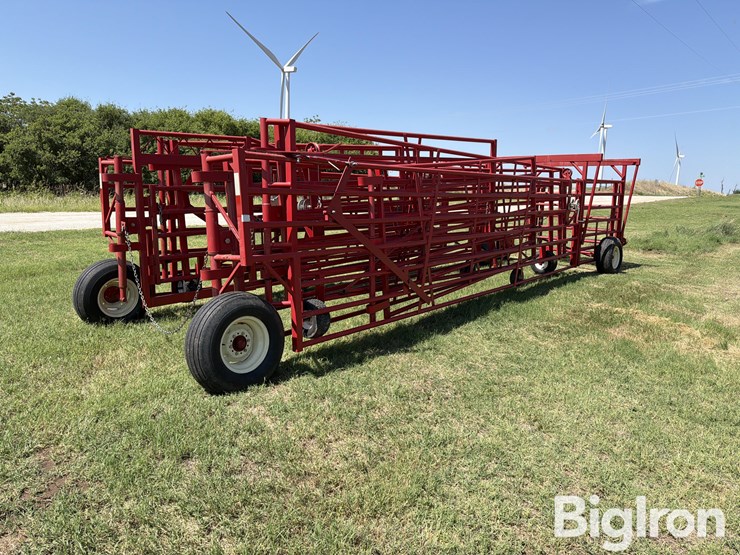 2020-diamond-w-portable-folding-corral-image-5