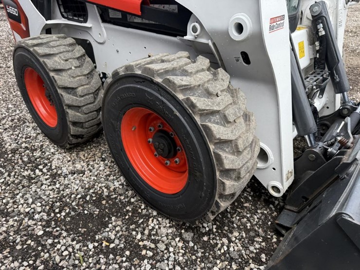 2024-bobcat-s650-image-12