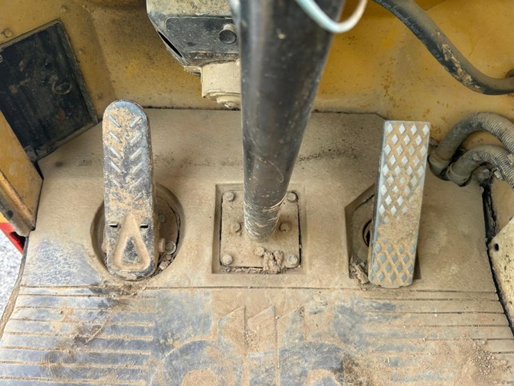 caterpillar-d25b-image-25