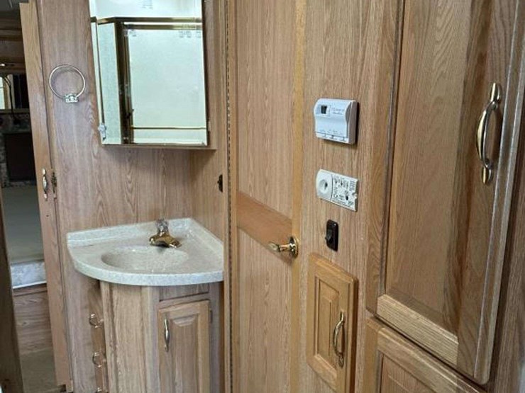 2004-alfa-leisure-see-ya-class-a-motorhome-image-32