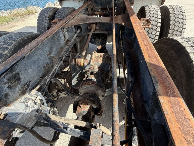 2006-mack-granite-ct713-image-15