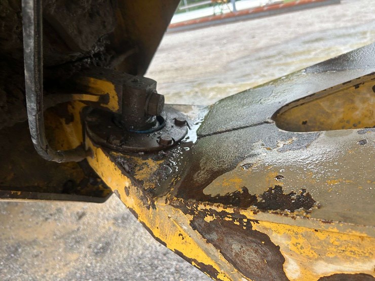 2008-caterpillar-725-image-20