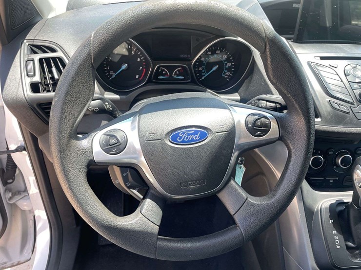 2015-ford-escape-se-image-12