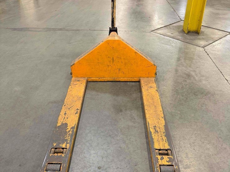 manual-pallet-jack-image-2