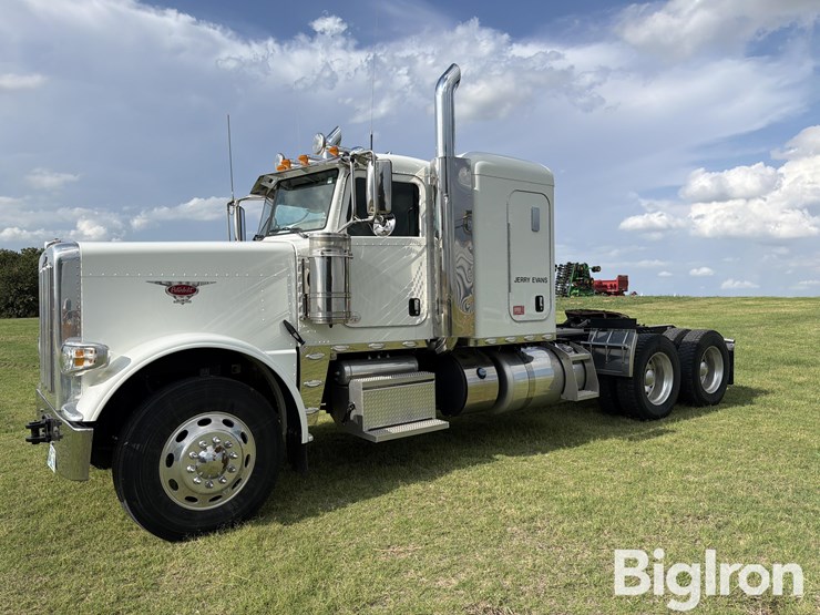 2015-peterbilt-388-image-1