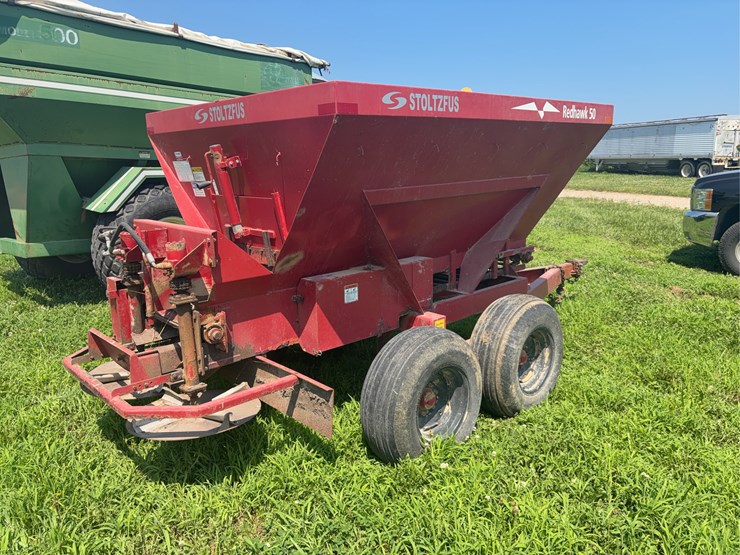 stoltzfus-red-hawk-50-fertilizer-buggy.-image-6