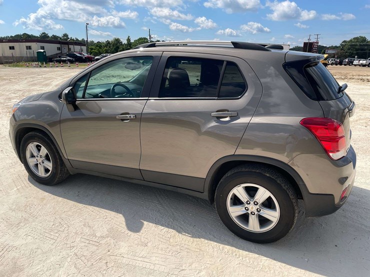 2021-chevrolet-trax-4-door-mpv-(169,929-miles)-image-2
