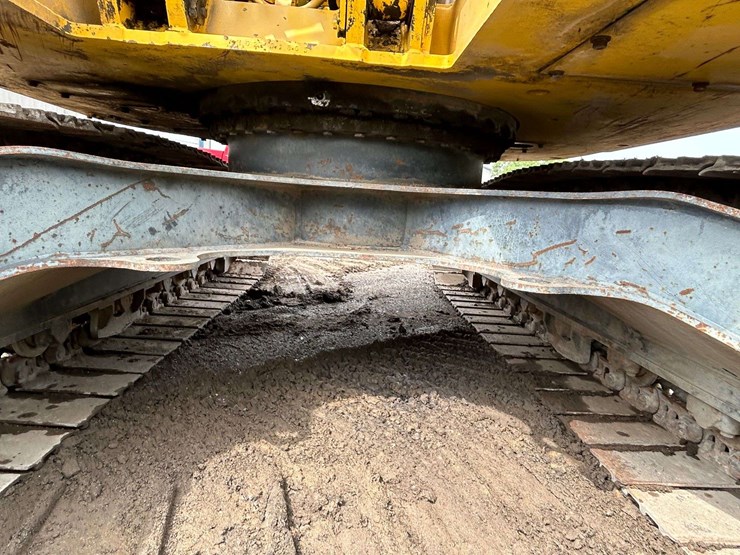 2003-kobelco-sk135sr-lc-image-28