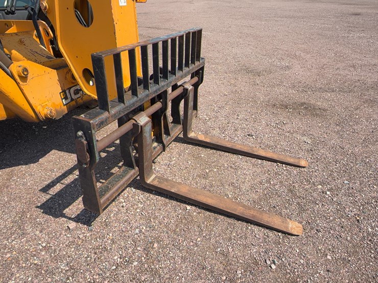 2011-jcb-510-56-image-9