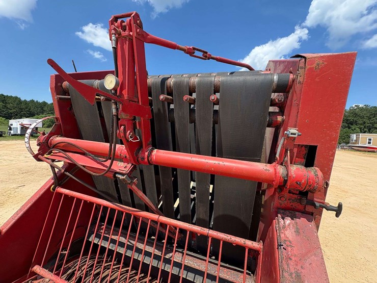 massey-ferguson-1560-image-16