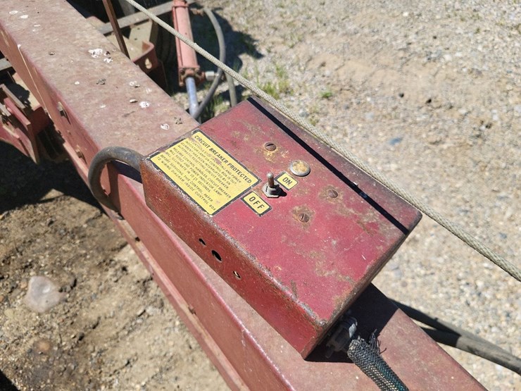 new-holland-890-image-30