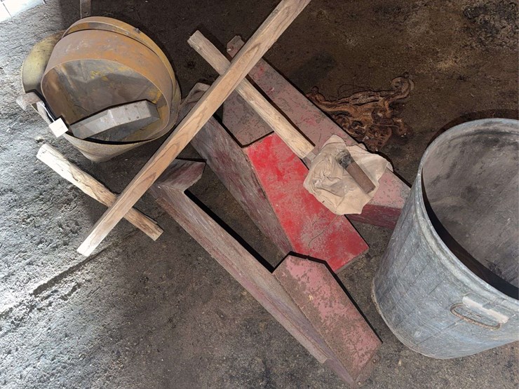 assorted-farm-equipment-and-hardware-lot-image-2