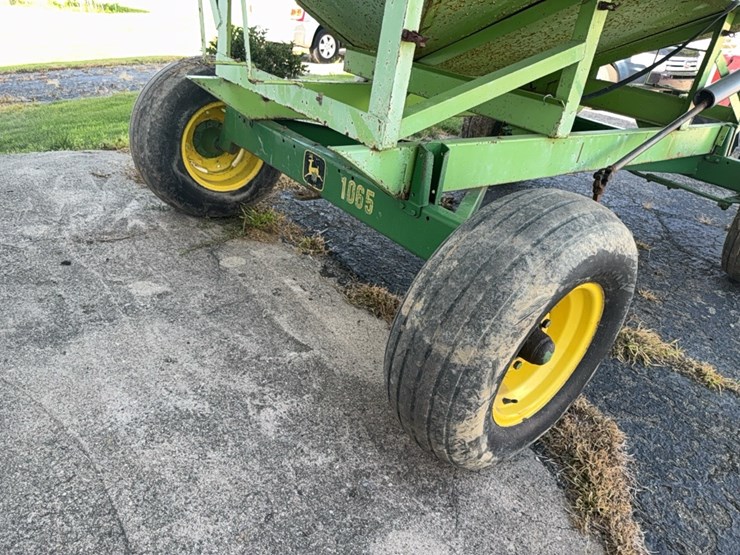parker-gravity-wagon-w/-john-deere-gear-image-5