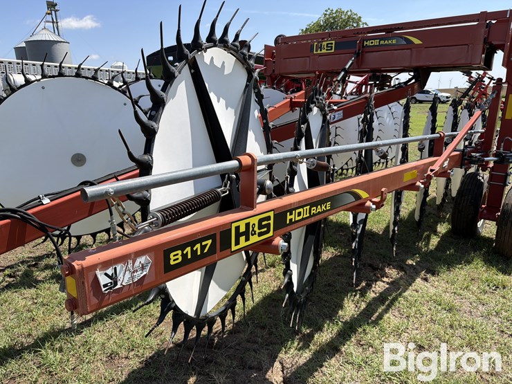 2020-h&s-hd8117-17-wheel-hay-rake-image-10