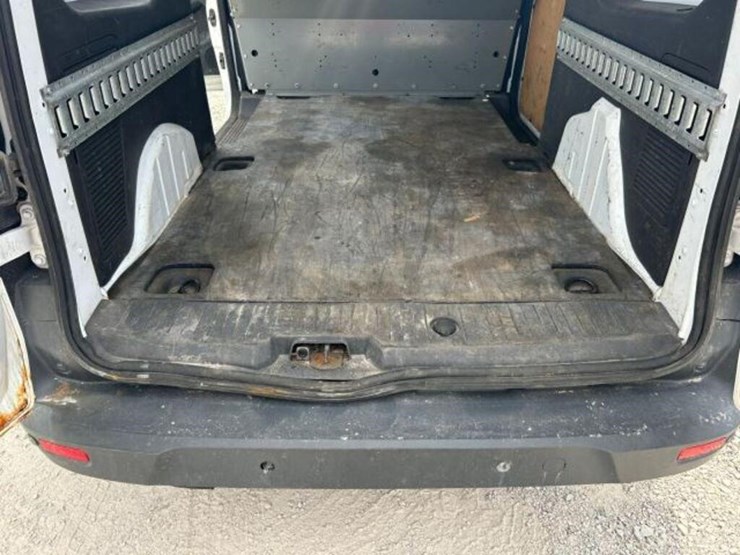 2014-ford-cargo-image-29