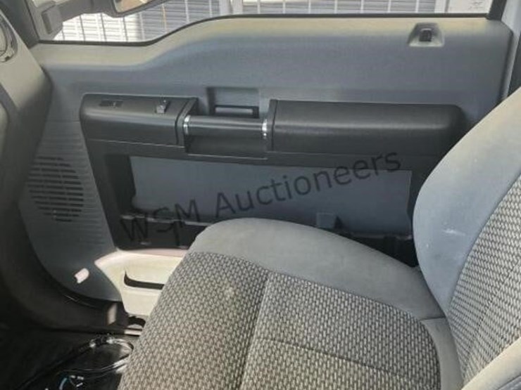 2015-ford-f550-image-25